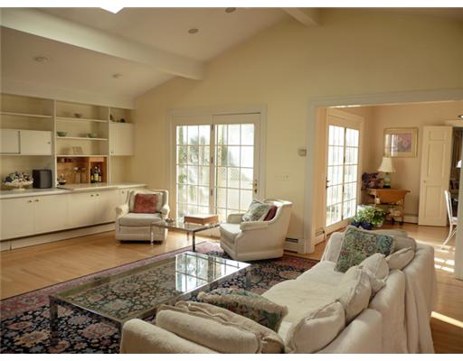 25 Stadium Road Providence, RI 02906 - Photo 6 of 20 Den/Family/Great Room.