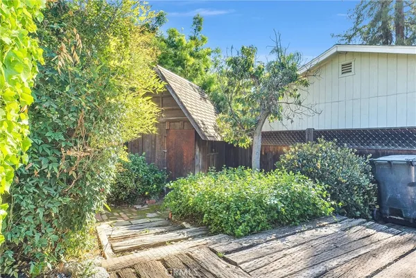 a view of a backyard with plants