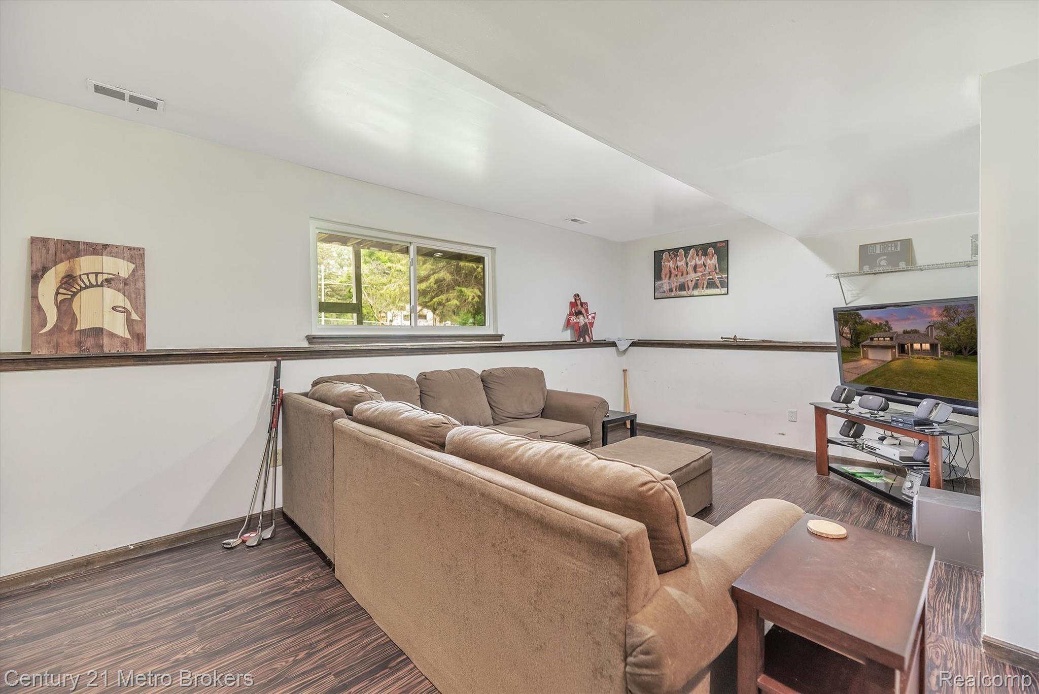 6383 Torrey Road Flint, MI 48507 - Photo 34 of 50 34-6383 Torrey Rd-windowstill-realestate-photography-34.jpg