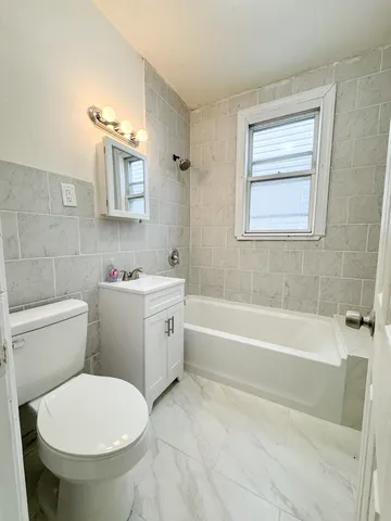 $2,100 | 301 Avenue A, Unit 3, Bayonne, NJ 07002