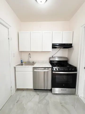 $2,100 | 301 Avenue A, Unit 3, Bayonne, NJ 07002