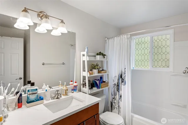 $998,800 | 1518 Northeast 195th Street, Lake Forest Park, WA 98155