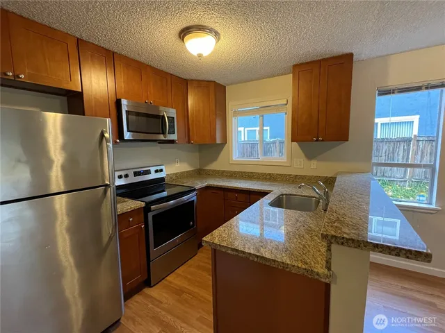 $998,800 | 1518 Northeast 195th Street, Lake Forest Park, WA 98155