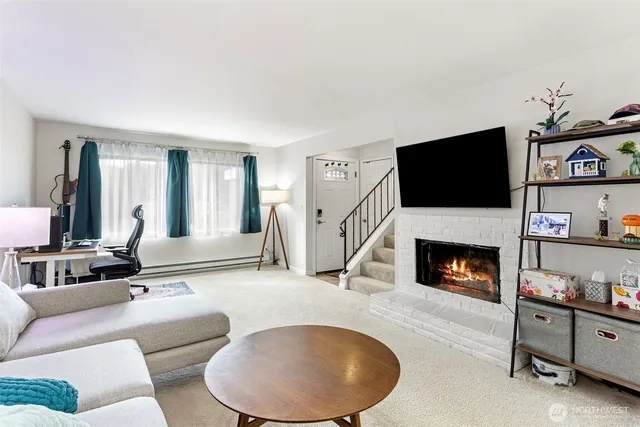 $998,800 | 1518 Northeast 195th Street, Lake Forest Park, WA 98155