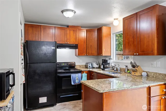 $998,800 | 1518 Northeast 195th Street, Lake Forest Park, WA 98155