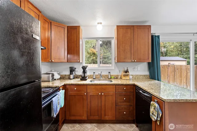 $998,800 | 1518 Northeast 195th Street, Lake Forest Park, WA 98155