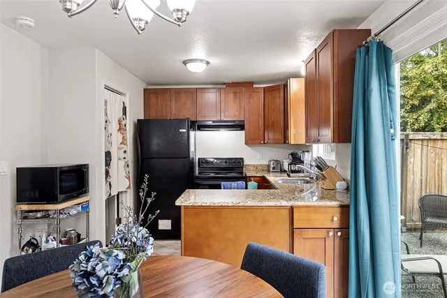 $998,800 | 1518 Northeast 195th Street, Lake Forest Park, WA 98155