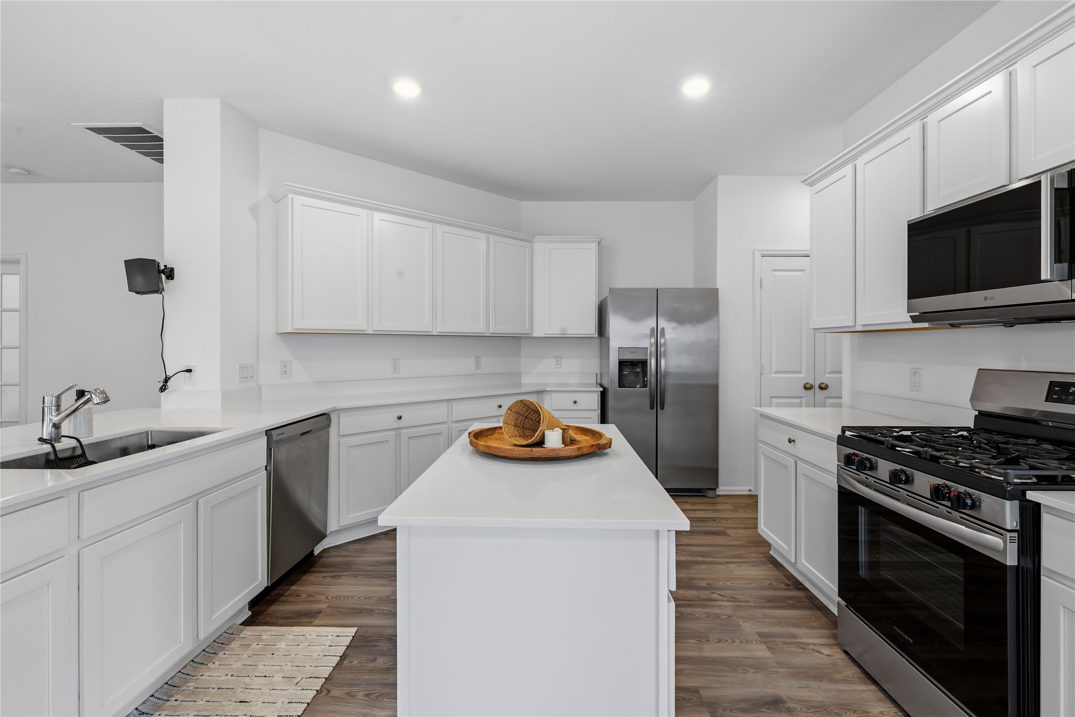 9906 Keystone Meadow Place Baytown, TX 77521 - Photo 13 of 42 Tons of counter space and cabinet storage