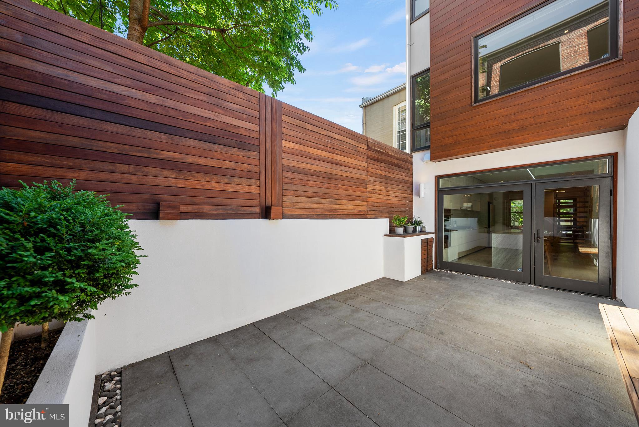1670 Kalorama Road Northwest Washington, DC 20009 - Photo 17 of 36 Rear patio