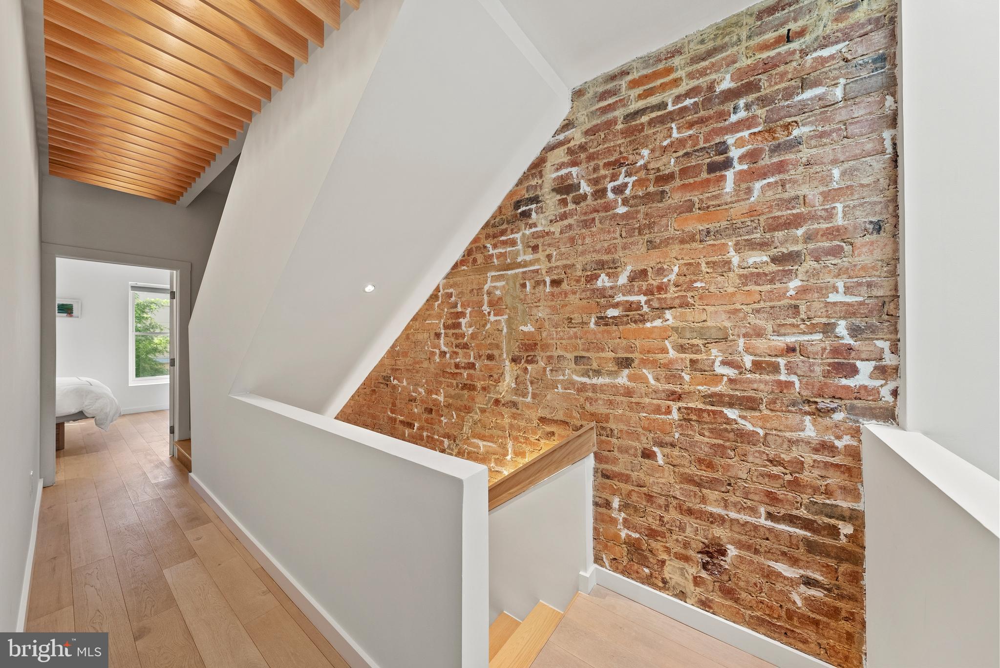 1670 Kalorama Road Northwest Washington, DC 20009 - Photo 19 of 36 2nd floor landing/hallway