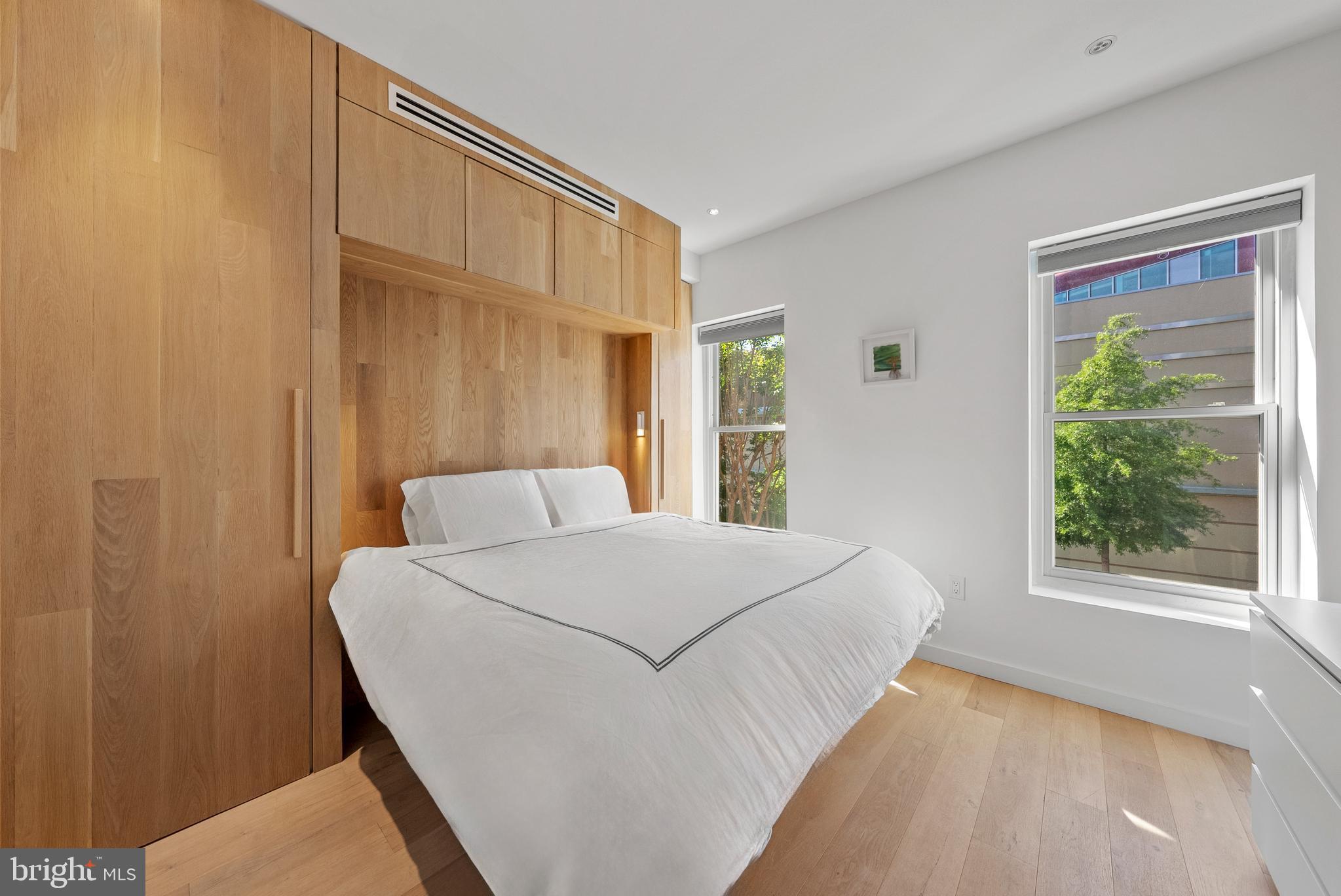 1670 Kalorama Road Northwest Washington, DC 20009 - Photo 20 of 36 Primary bedroom