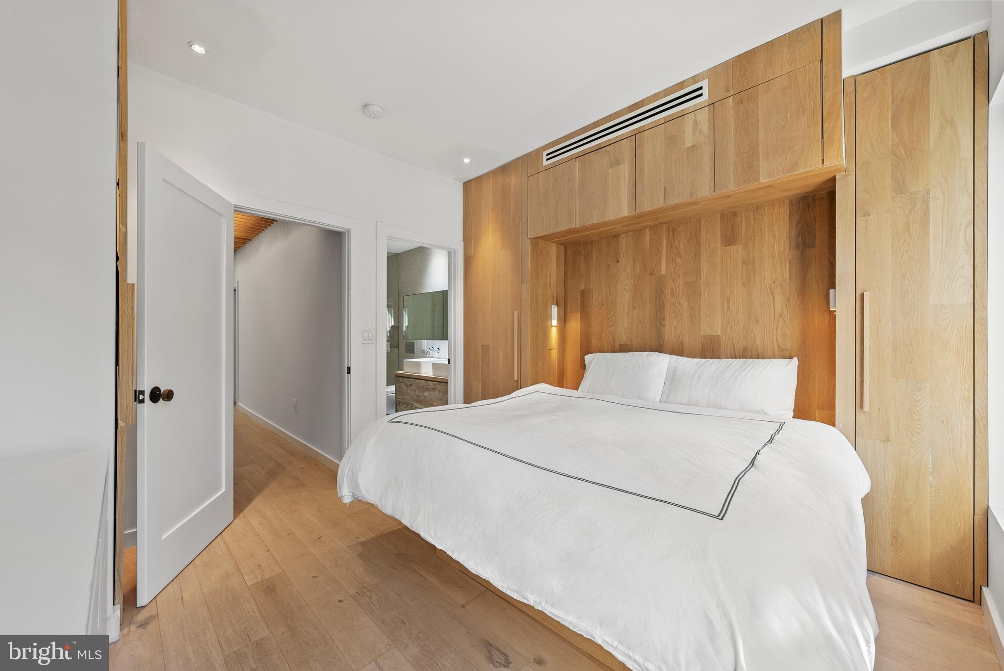 1670 Kalorama Road Northwest Washington, DC 20009 - Photo 21 of 36 Primary bedroom