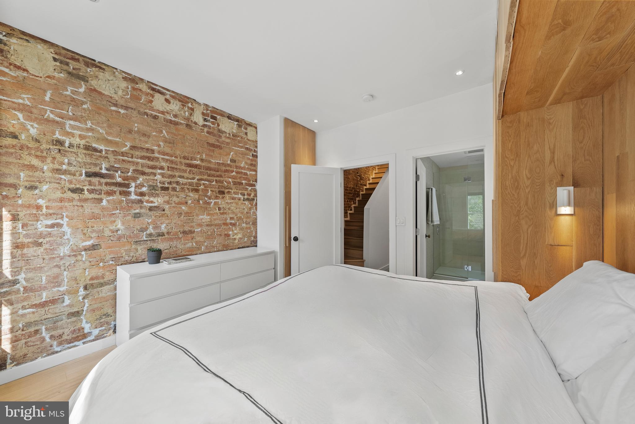 1670 Kalorama Road Northwest Washington, DC 20009 - Photo 22 of 36 Primary bedroom