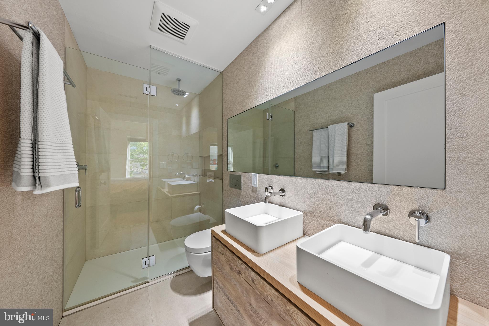 1670 Kalorama Road Northwest Washington, DC 20009 - Photo 23 of 36 Primary bathroom