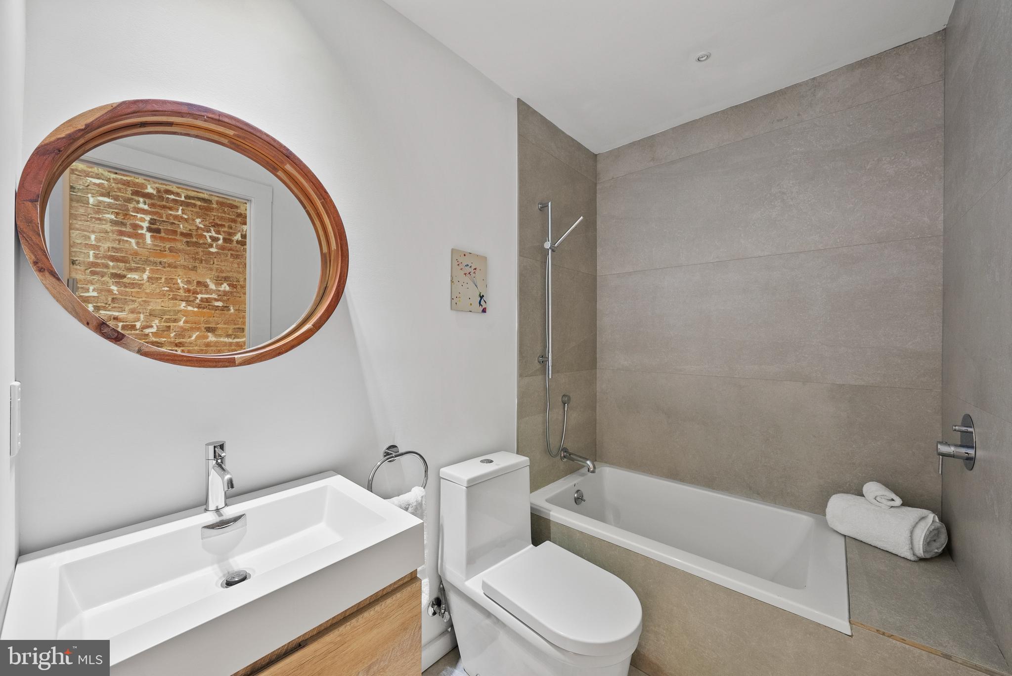 1670 Kalorama Road Northwest Washington, DC 20009 - Photo 26 of 36 En suite bathroom for bedroom 1