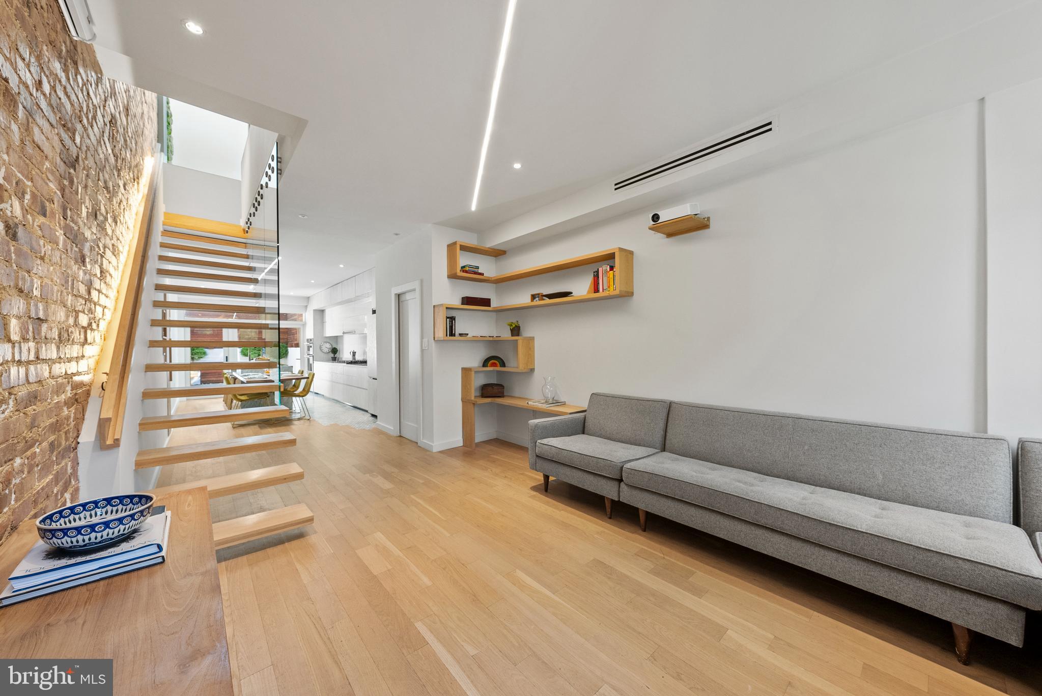 1670 Kalorama Road Northwest Washington, DC 20009 - Photo 3 of 36 Modern open layout