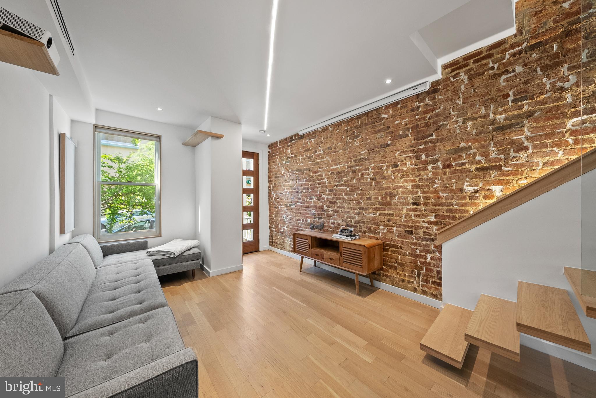 1670 Kalorama Road Northwest Washington, DC 20009 - Photo 9 of 36