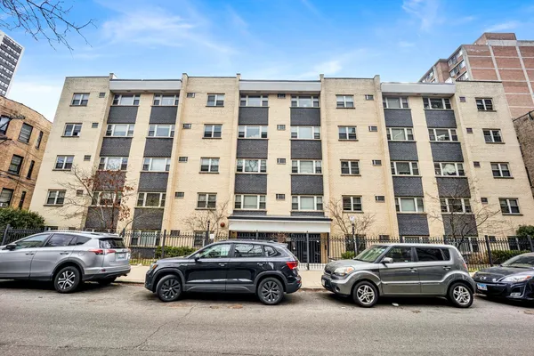 $2,000 | 3161 North Cambridge Avenue, Unit 413, Chicago, IL 60657