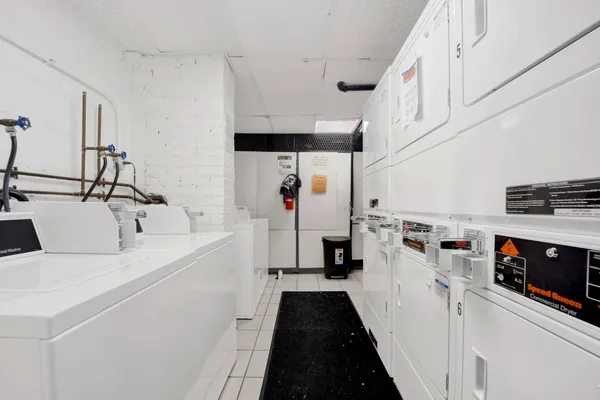 $2,000 | 3161 North Cambridge Avenue, Unit 413, Chicago, IL 60657