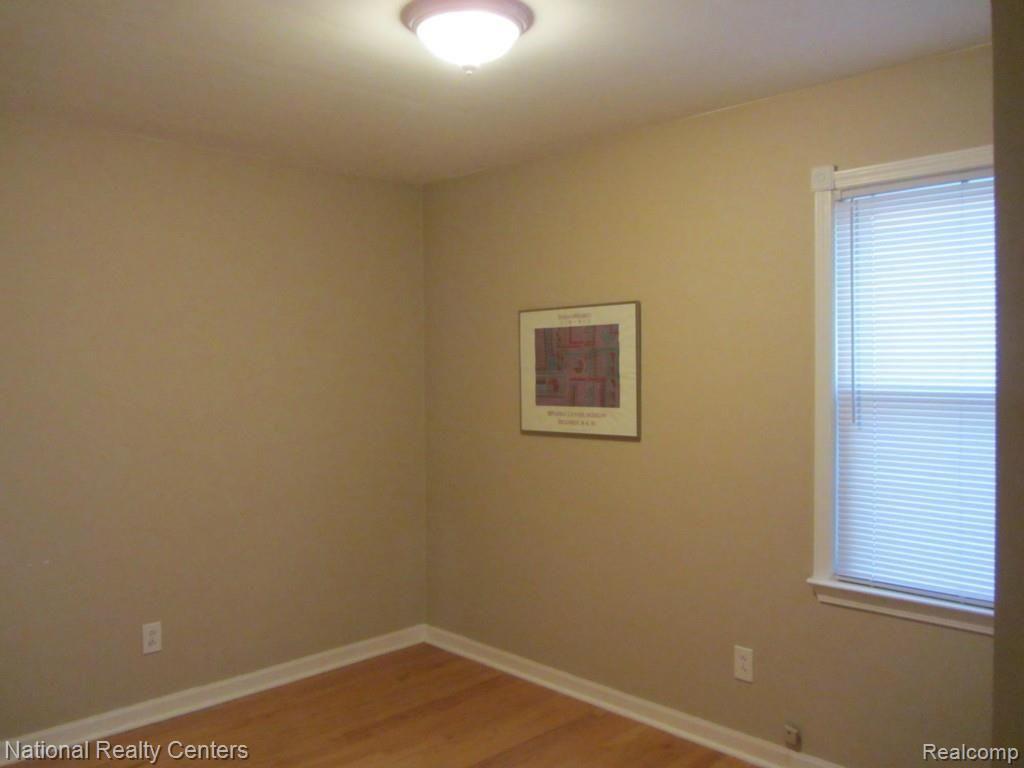 1550 Dorothea Road Berkley, MI 48072 - Photo 16 of 32 First floor bedroom