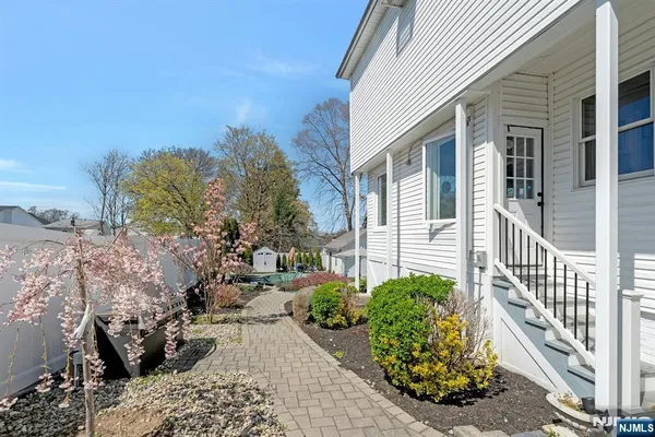 a view of a pathway with a house
