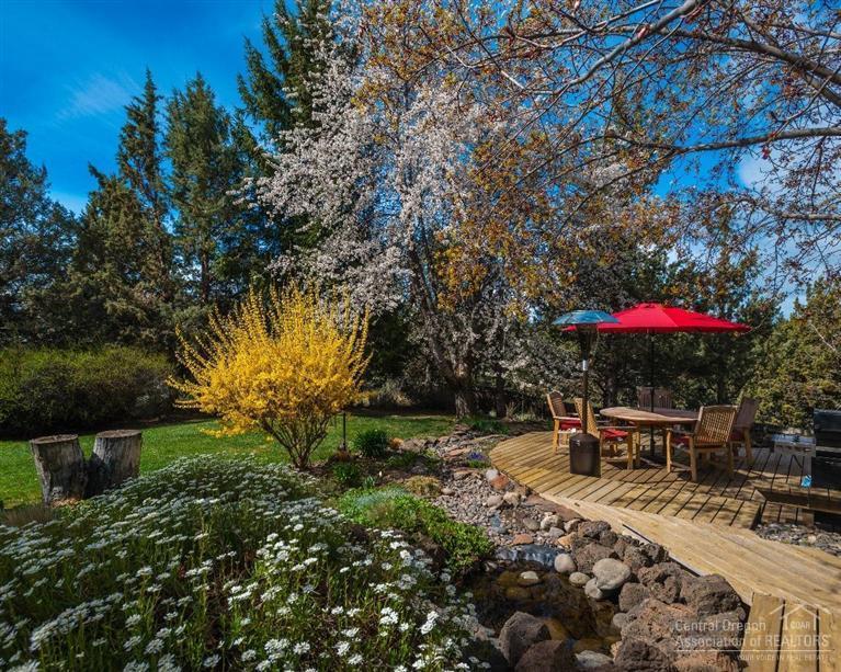 63333 Old Deschutes Road Bend, OR 97701 - Photo 12 of 25 Private back yard patio