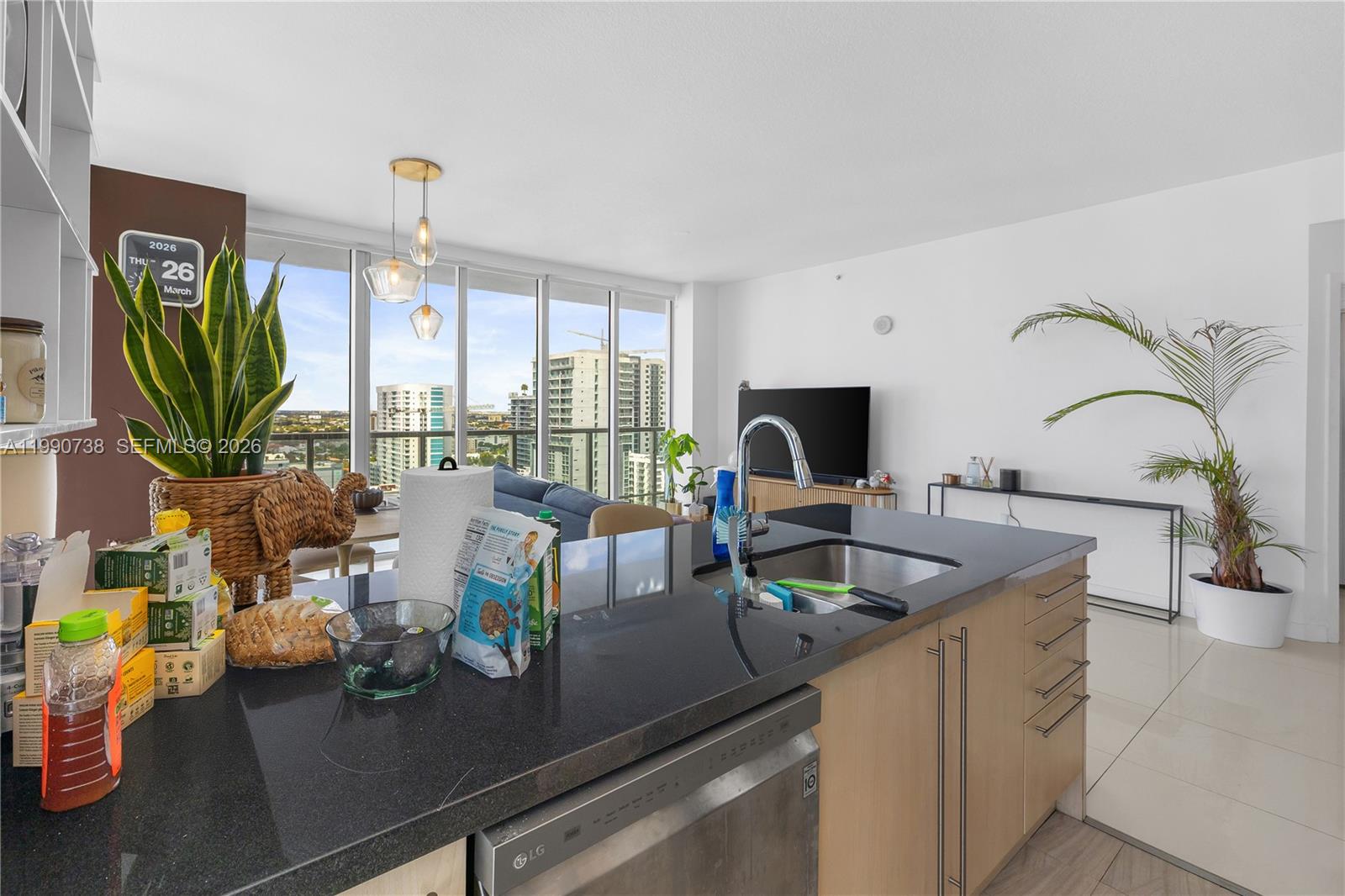 79 Southwest 12th Street, Unit 2401S Miami, FL 33130 - Photo 18 of 29