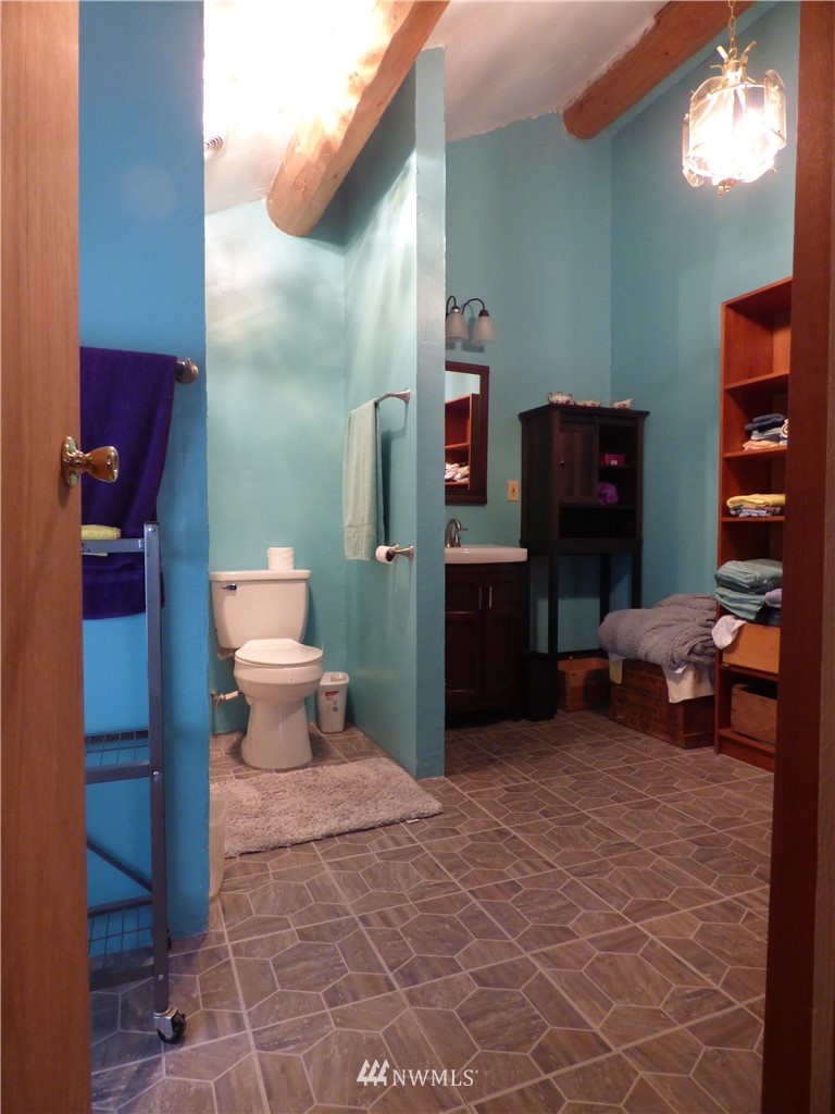 281 East Harding Hill Road Allyn, WA 98524 - Photo 8 of 13 Gallery Image 8
