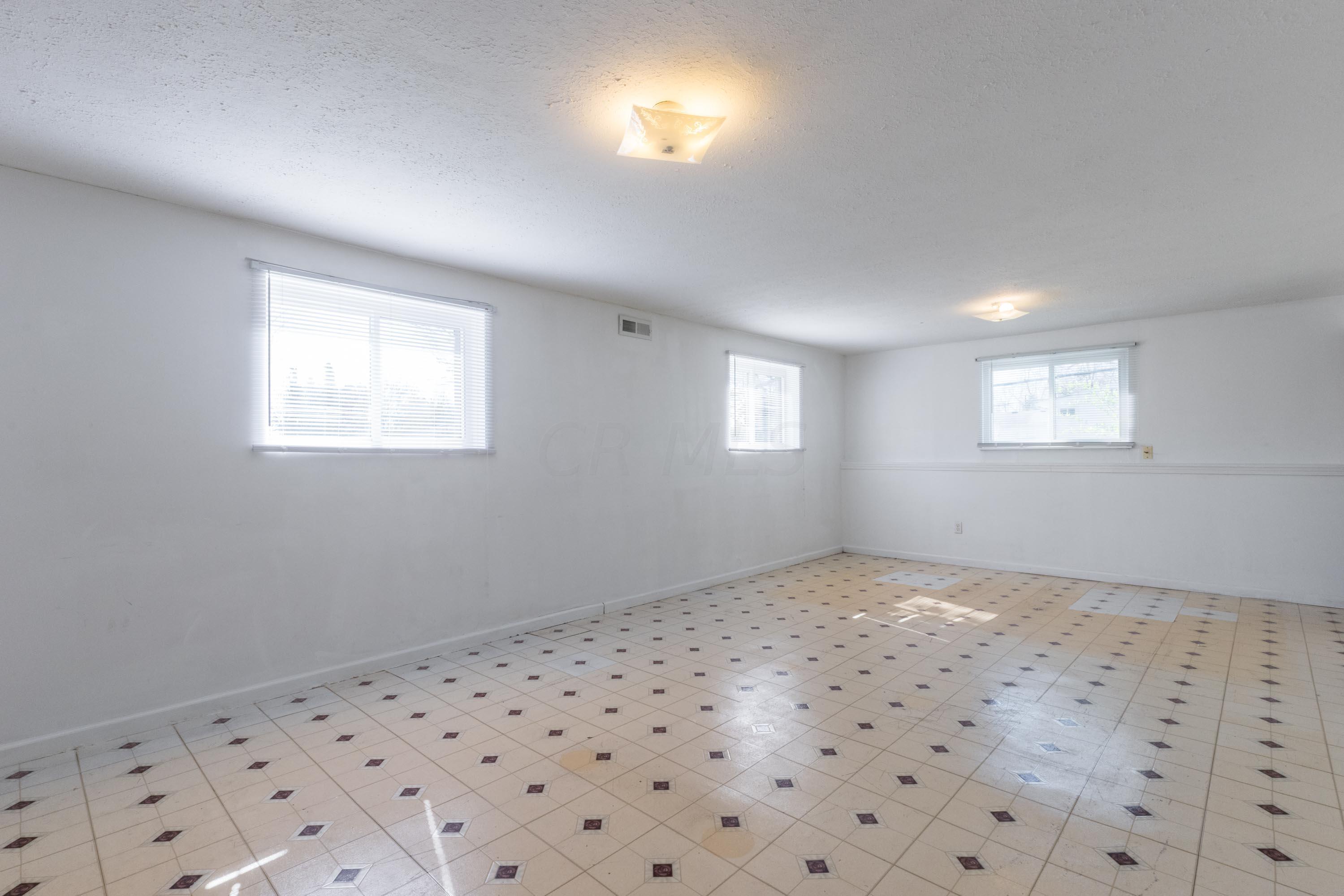 4985 Refugee Road Columbus, OH 43232 - Photo 58 of 74 Family Room