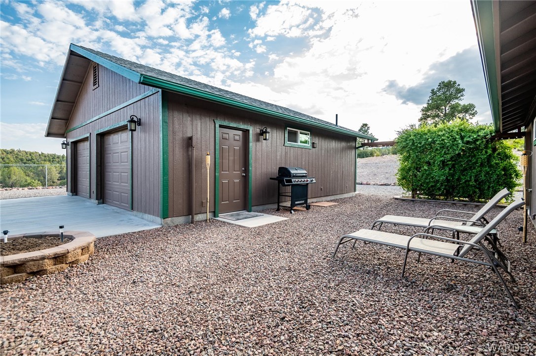 2960 North Willows Ranch Road Kingman, AZ 86401 - Photo 32 of 50 a backyard of a house with table and chairs