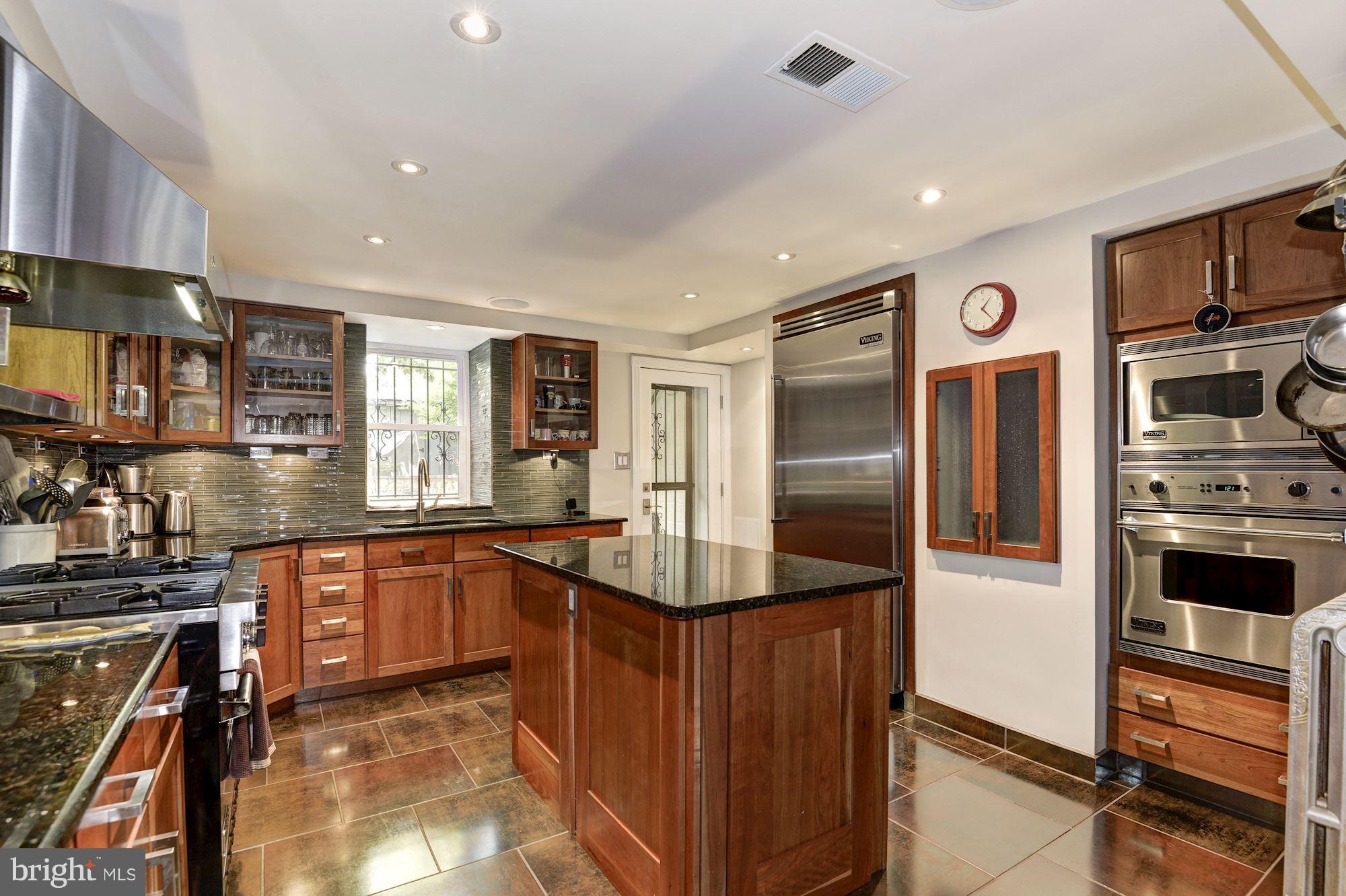 1335 Corcoran Street Northwest Washington, DC 20009 - Photo 7 of 20 Kitchen