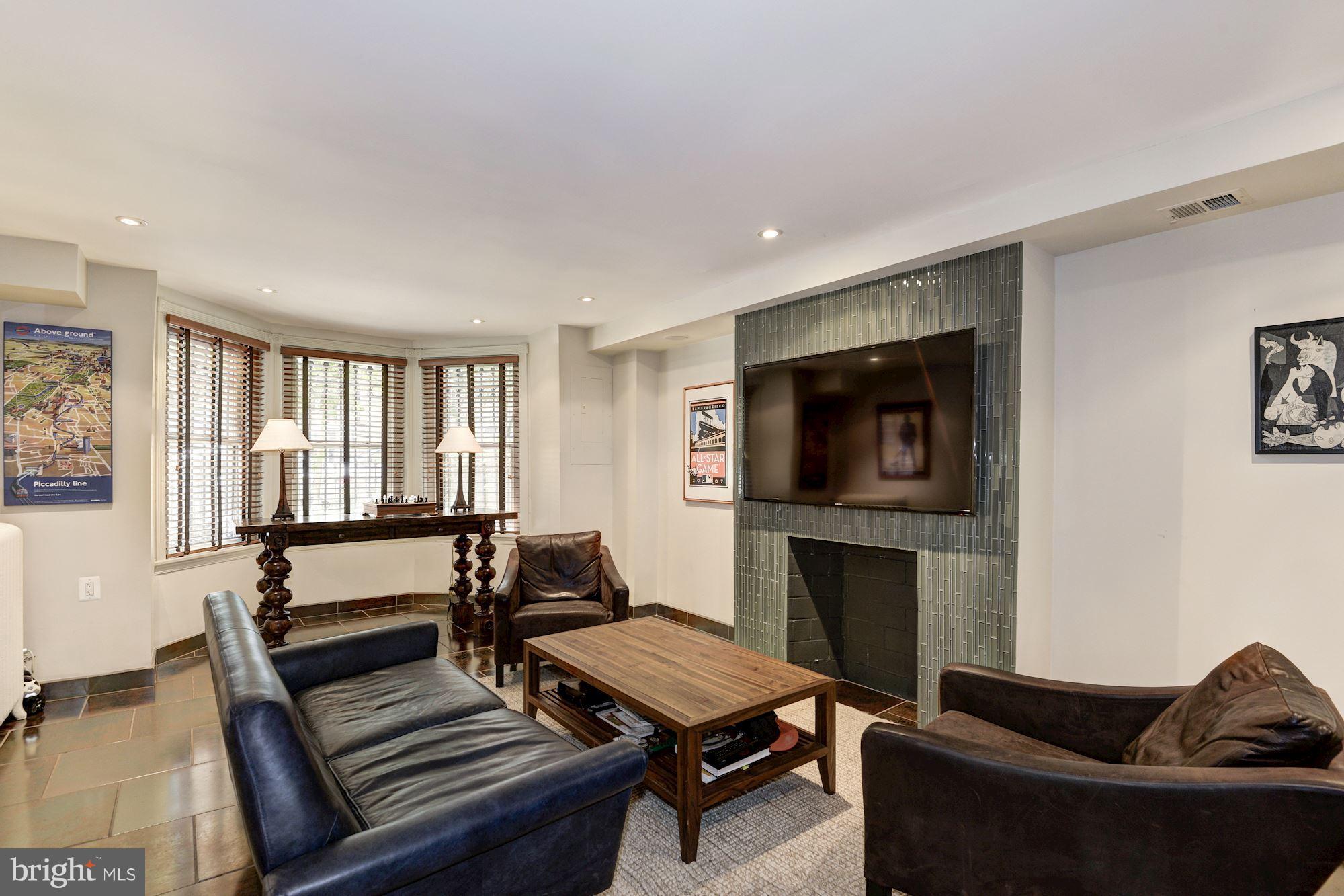 1335 Corcoran Street Northwest Washington, DC 20009 - Photo 9 of 20 Family Room