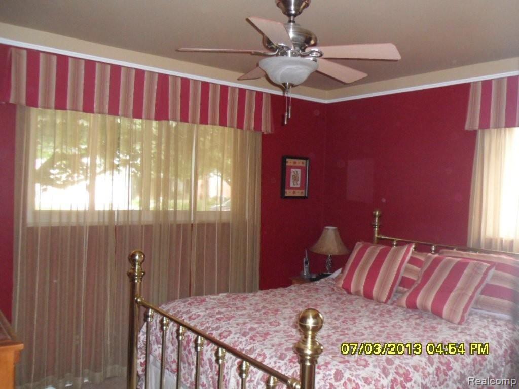 26201 Burg Road Warren, MI 48089 - Photo 8 of 13 bed1.JPG