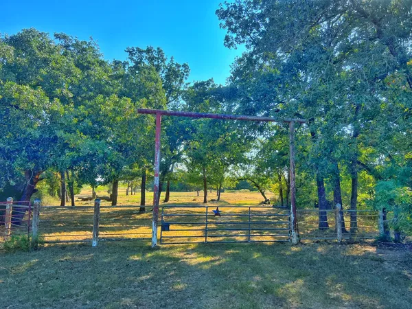 $299,500 | 5403 Dry Creek, Calvert, TX 77837