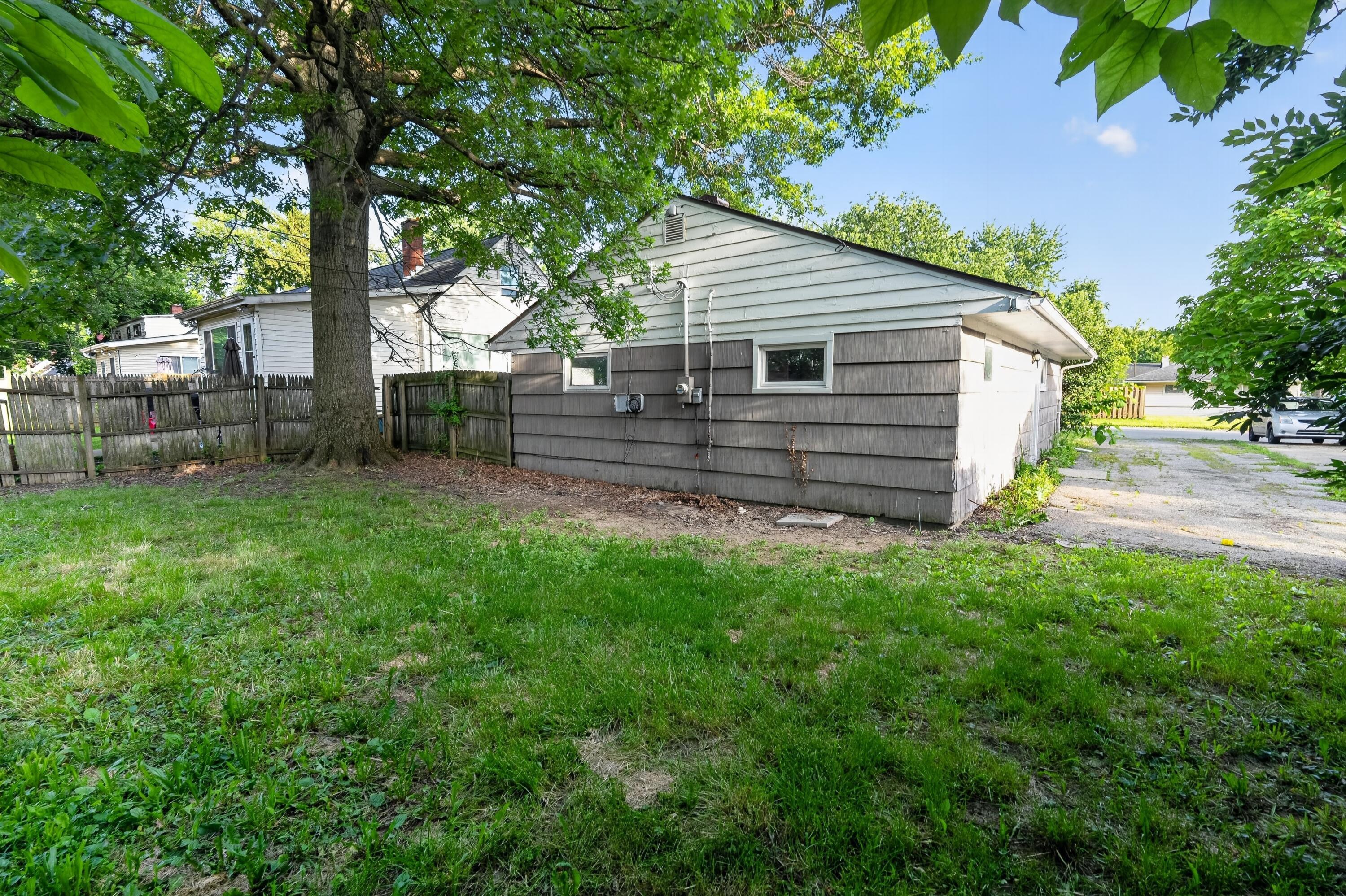 1572 Northridge Road Columbus, OH 43224 - Photo 5 of 32
