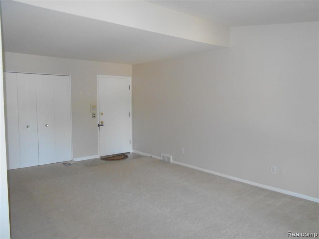 1127 Derby Road Birmingham, MI 48009 - Photo 4 of 18