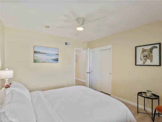 a en suite bathroom with a double vanity sink and a mirror