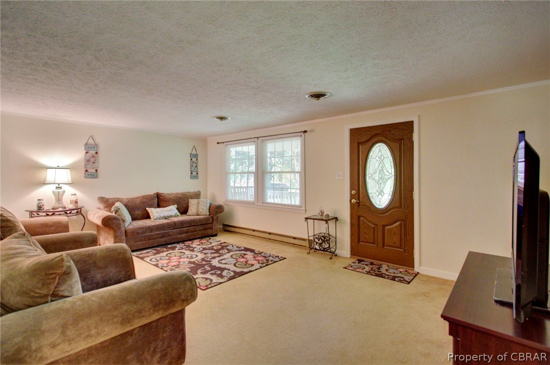198 Edgewater Road Saluda, VA 23149 - Photo 2 of 31 Living Room