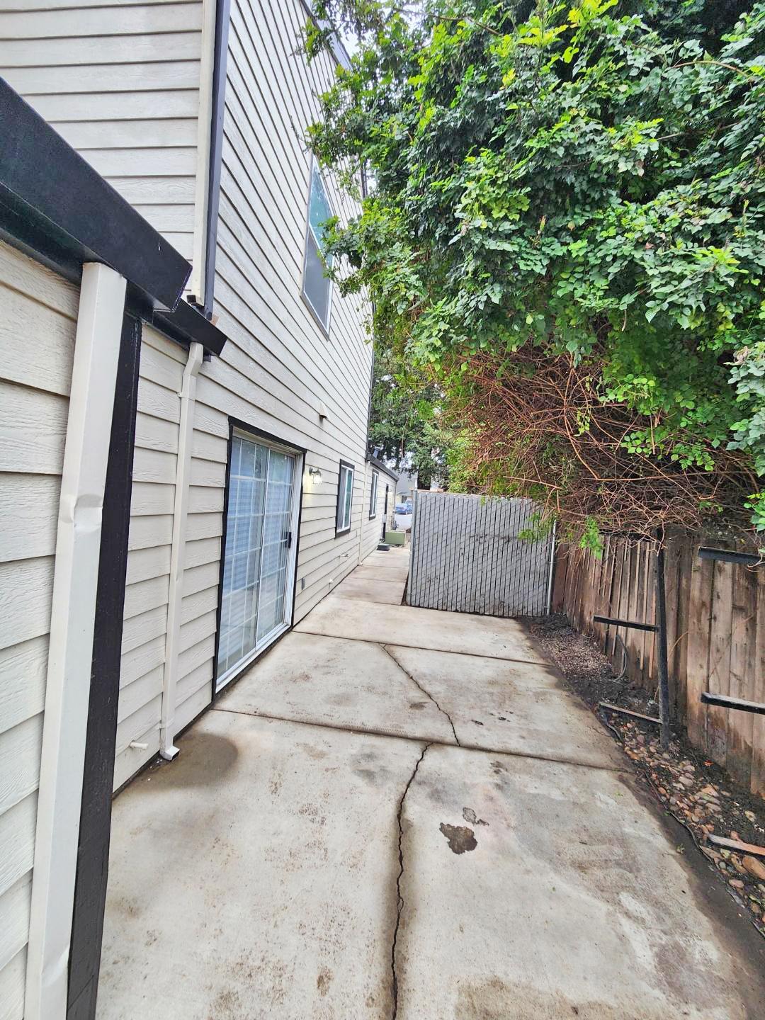 1963 Pontelli Court Stockton, CA 95207 - Photo 24 of 25 a view of back yard of the house