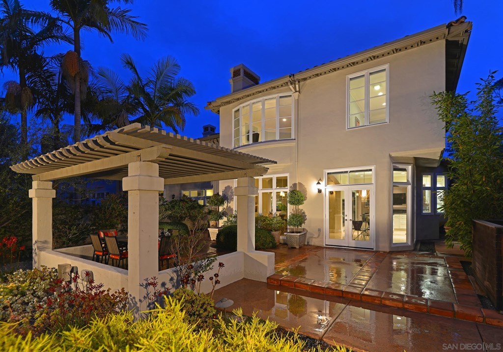 9624 Claiborne Square La Jolla, CA 92037 - Photo 2 of 19