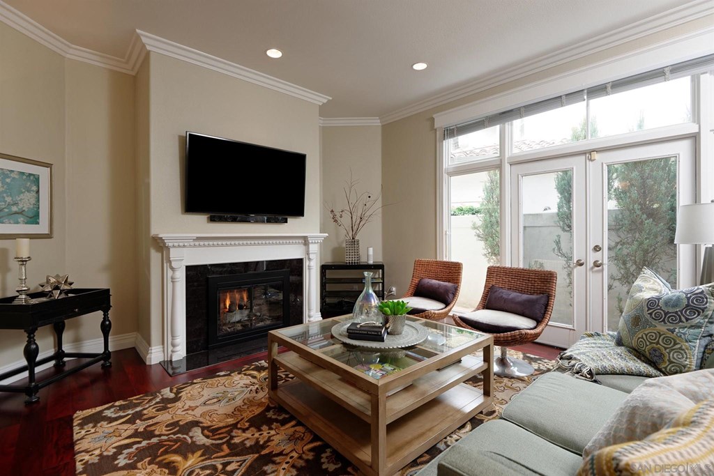 9624 Claiborne Square La Jolla, CA 92037 - Photo 11 of 19