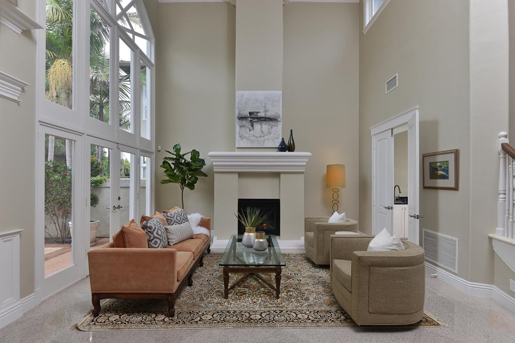 9624 Claiborne Square La Jolla, CA 92037 - Photo 12 of 19