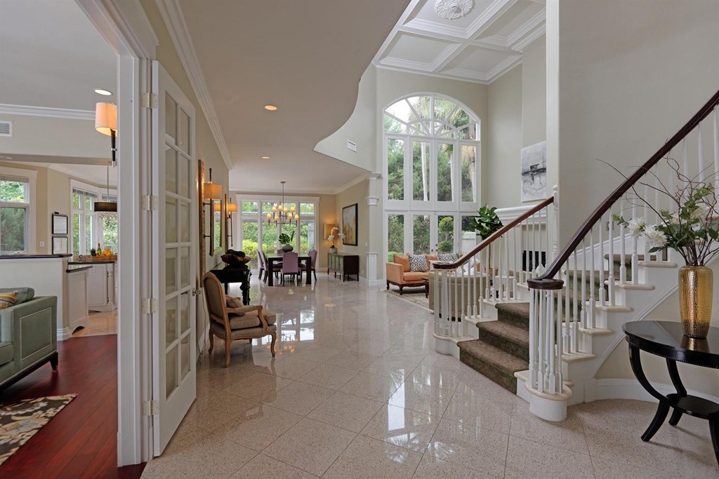 9624 Claiborne Square La Jolla, CA 92037 - Photo 4 of 19