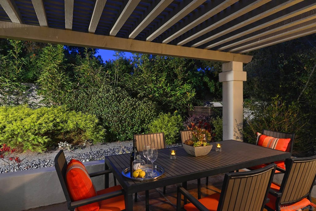 9624 Claiborne Square La Jolla, CA 92037 - Photo 7 of 19