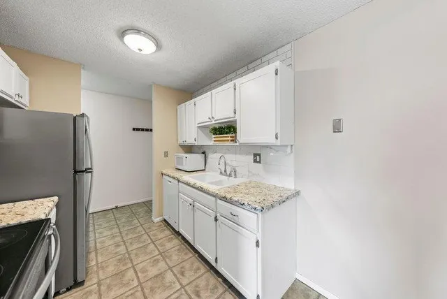 $148,500 | 401 East Burnsville Parkway, Unit 318, Burnsville, MN 55337