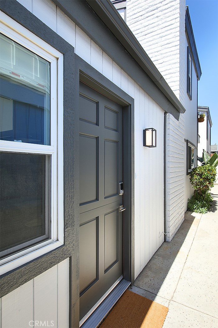 203 Cedar Street, Unit A & B Newport Beach, CA 92663 - Photo 12 of 32 a view of front door