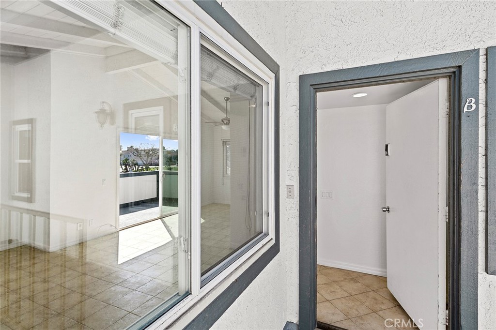 203 Cedar Street, Unit A & B Newport Beach, CA 92663 - Photo 18 of 32 a view of a hallway