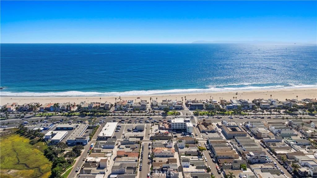 203 Cedar Street, Unit A & B Newport Beach, CA 92663 - Photo 30 of 32 an aerial view of multiple house