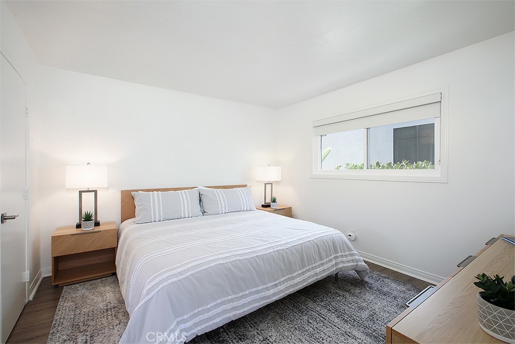 203 Cedar Street, Unit A & B Newport Beach, CA 92663 - Photo 7 of 32 a bedroom with a bed and a window