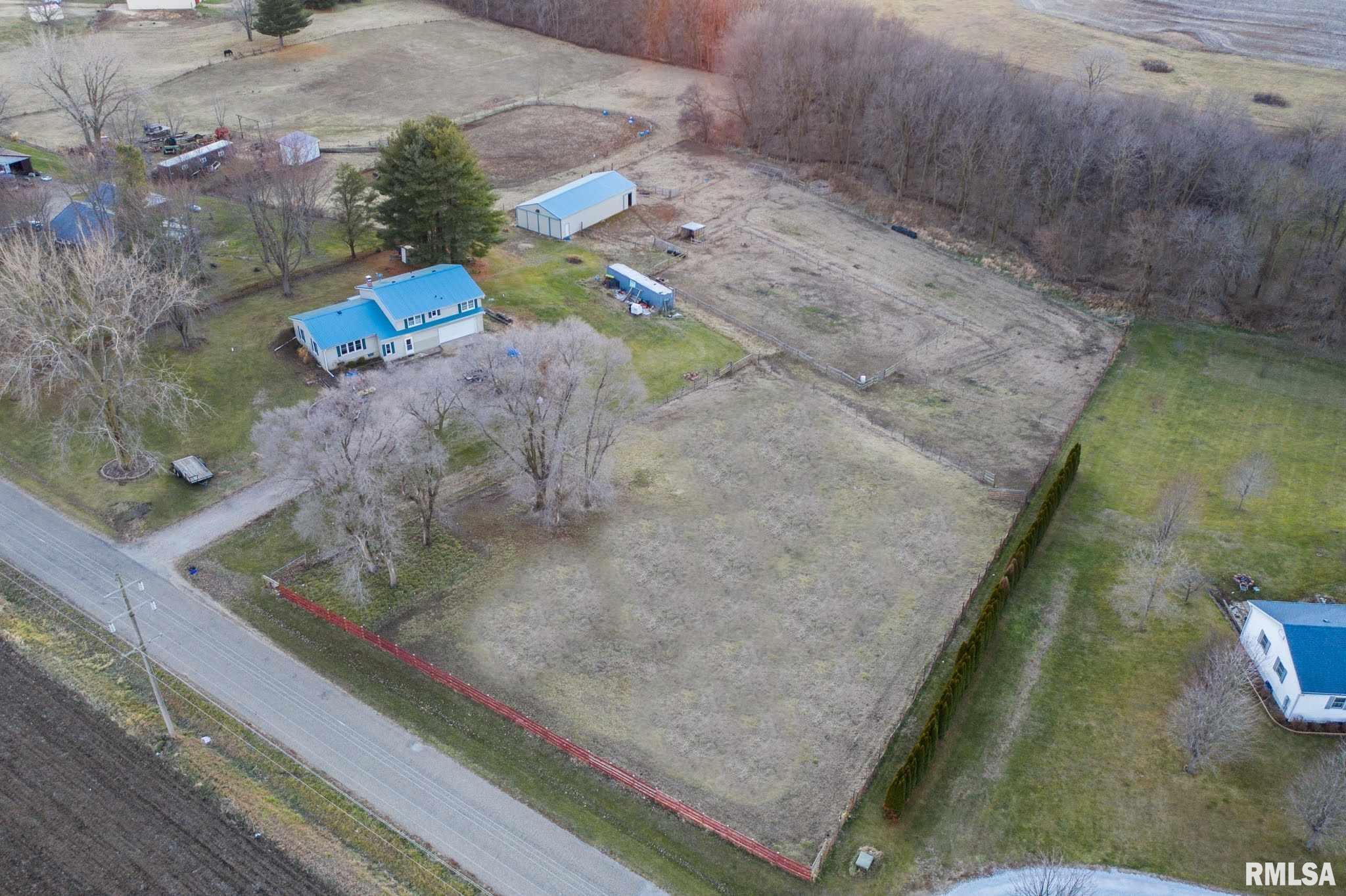 6267 Locust Road Delavan, IL 61734 - Photo 3 of 42